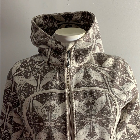 Lululemon Scuba Hoodie Yoga Warrior Print 10